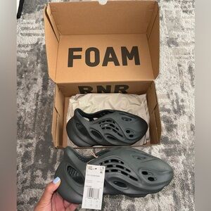 Yeezy Foam Runner Carbon new with box Size 5